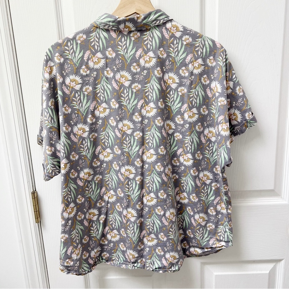 Universal Thread Button Front Dolman Sleeve Flora… - image 6